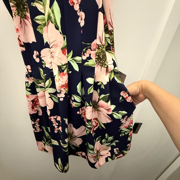 Vince Camuto DRESS - Picture 5 of 5